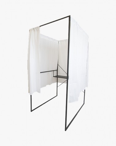 Isoloir PMR ignifugé ISO1300 - structure démontable avec rideaux ignifugés 110x150 / 140x150 cm_0