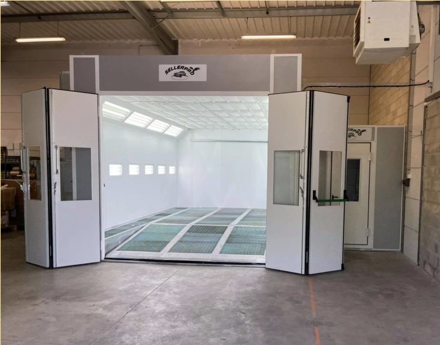 Cabine de peinture automobile NS 8000 - Dimensions optimisées, éclairage 24x40W, moteur 7,5 Hp_0