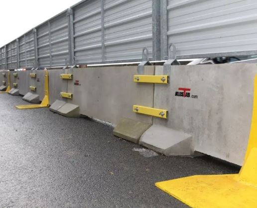 Clôture Cadre Bardage Tôle - Stabilisateur Béton - KLOSTAB - Clôture opaque de chantier stable et modulable_0