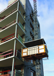 Ascenseur de chantier 2000 kg, avec ouverture toute largeur pour approvisionnement de palettes - disponible en location_0