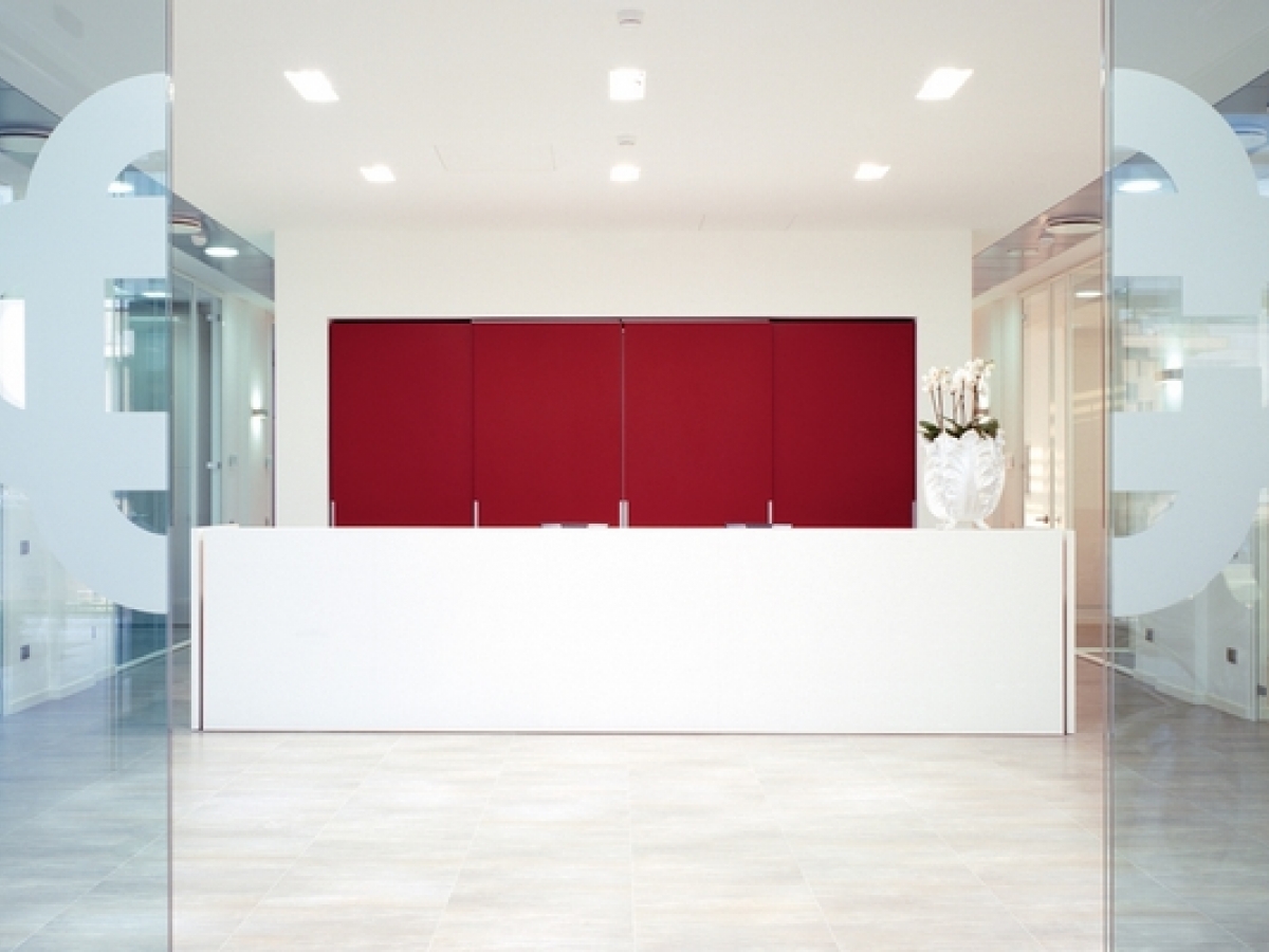 Banque d'accueil droite fonctionnelle et modulaire en bois - SHELTER_0
