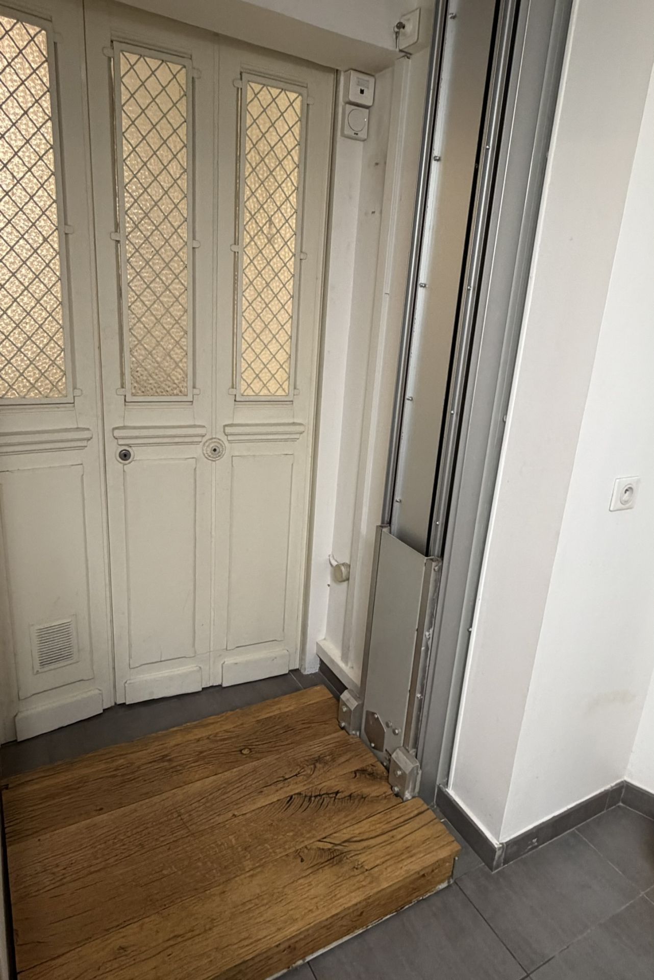 Monte-charge hydraulique - compacte et discret - tertiaire ou résidentiel - DHOLLANDIA DH-VZ_1