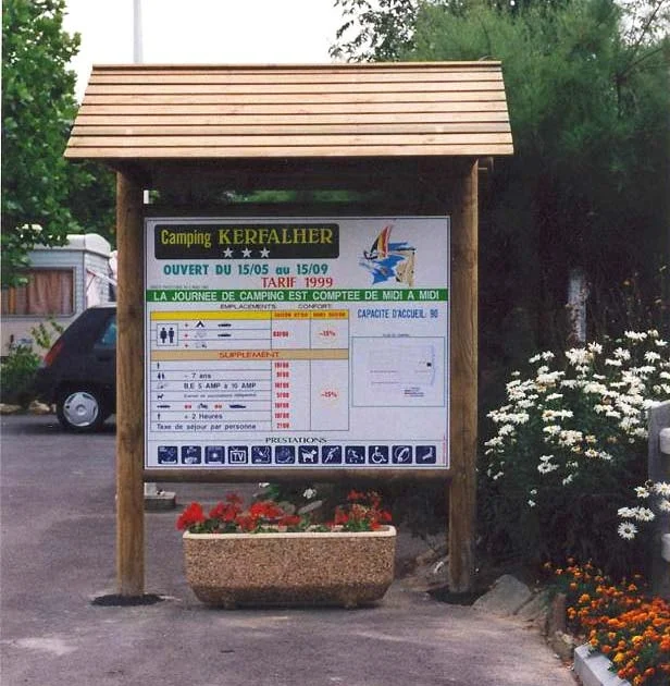 Panneau d'information bois avec toiture 2_0