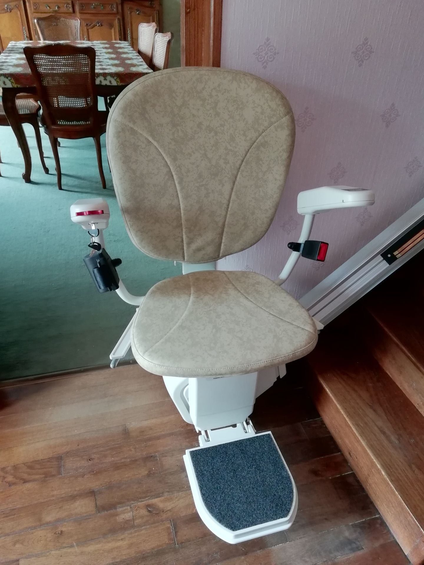 Monte-escalier extérieur ou intérieur pour escalier droit  avec une pente 25° à 62°  - Horizon standard_1