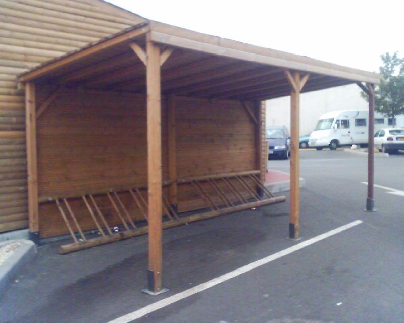 Abri vélo semi-ouvert / structure en bois / bardage en bois / pour 10 vélos_0