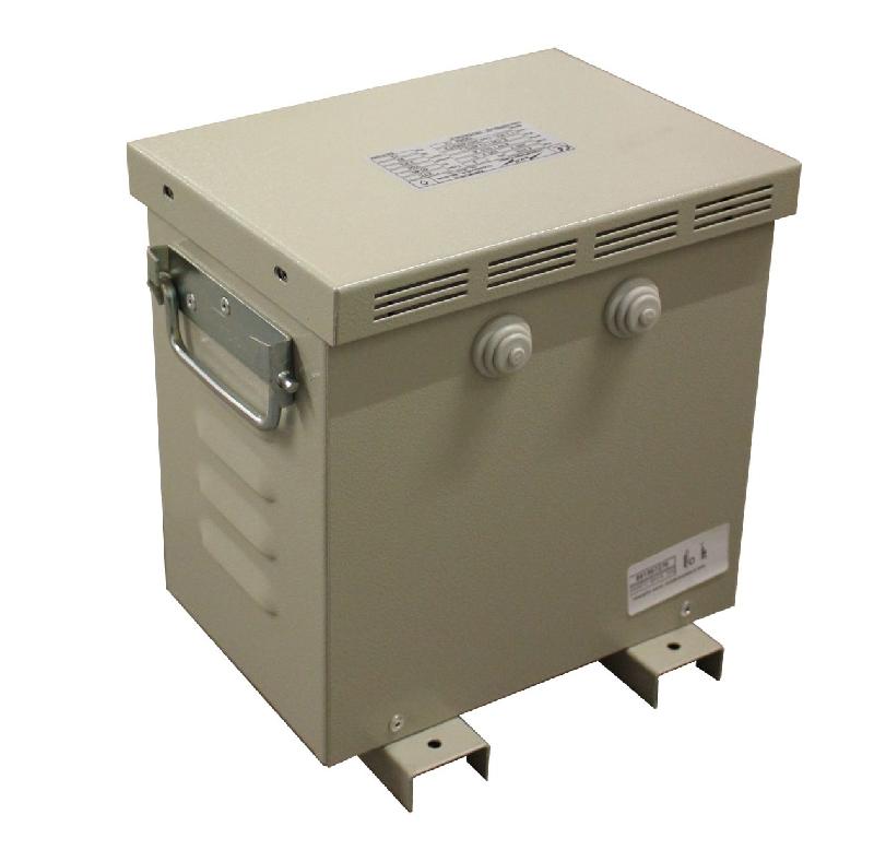 Auto transfo 3x220V vers 3x400V avec couvercle IP23 MW-Tech TRANSFO 10KVA_0