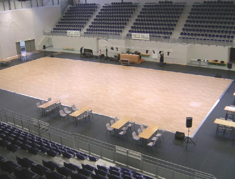 Piste de danse Tango - plancher modulable en MDF décor parquet hêtre, robuste et facile d'entretien_0