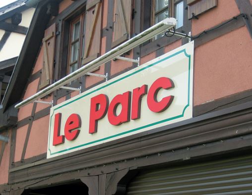 Enseignes - Lettres boîtiers lumineux et ajourés pour commerces et agglomérations_0