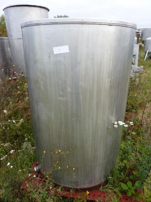 Cuve simple enveloppe inox 900 litres d'occasion - fond plat, sans couvercle, vidange diamètre 30 mm_0
