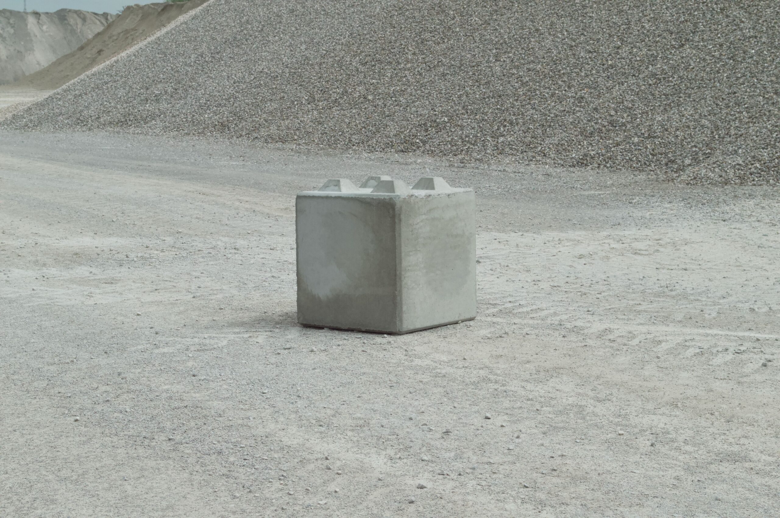 Bloc béton anti-intrusif SECURIBLOCK Gamme 60-060 - 4 têtes - 0,5T - 60x60x60 cm_0