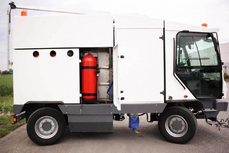 Laveuse grande capacité version GAZ L 6000G - CMAR DULEVO - Laveuse de voirie avec cuve en inox de 4 400 litres_0