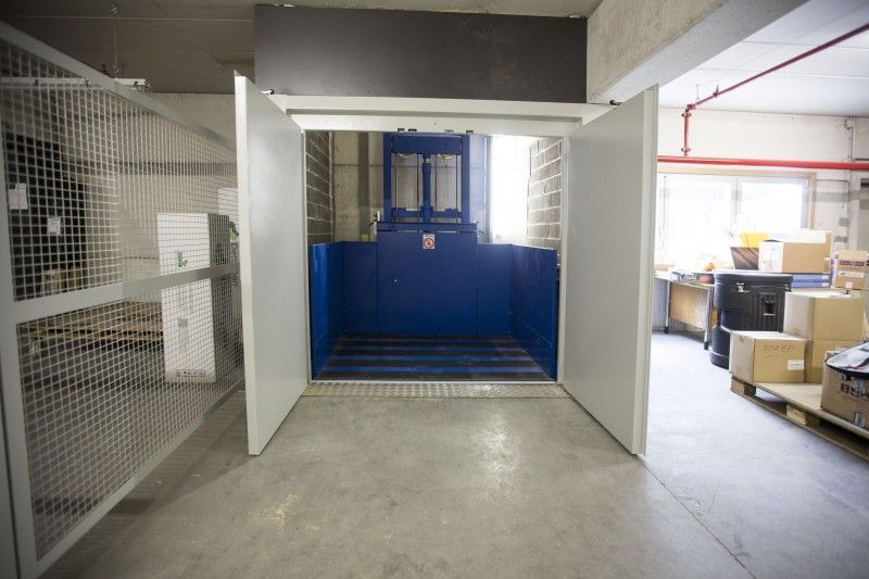 EH1500 monte-charges - Hidral - Charge de 1000 à 2000 kg - Plateau modulable jusqu’à 5,60m²_0