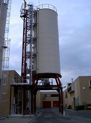 Silo de stockage en acier ou inox idéal pour stocker les boues de toutes sortes, le sable,..._0