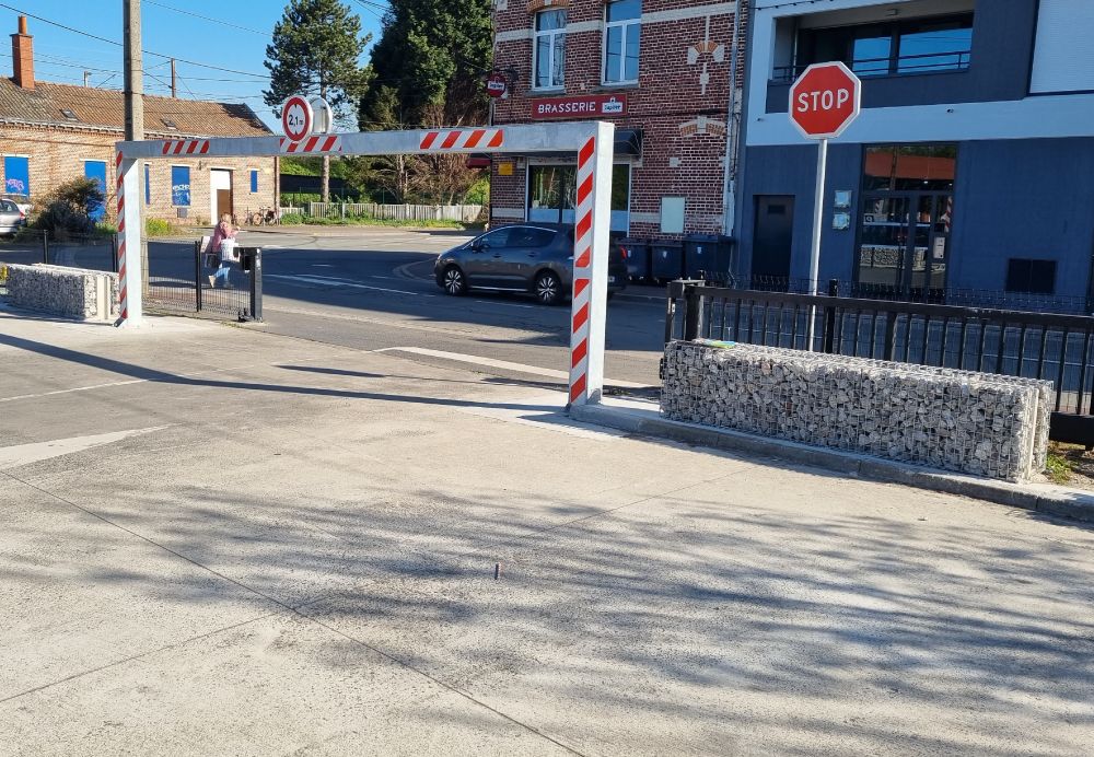 Système de gabion dissuasif pour lieux publics