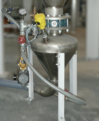 Transport pneumatique par phase dense - aspiration ou pression - débits jusqu'à 40 tonnes/heure_0