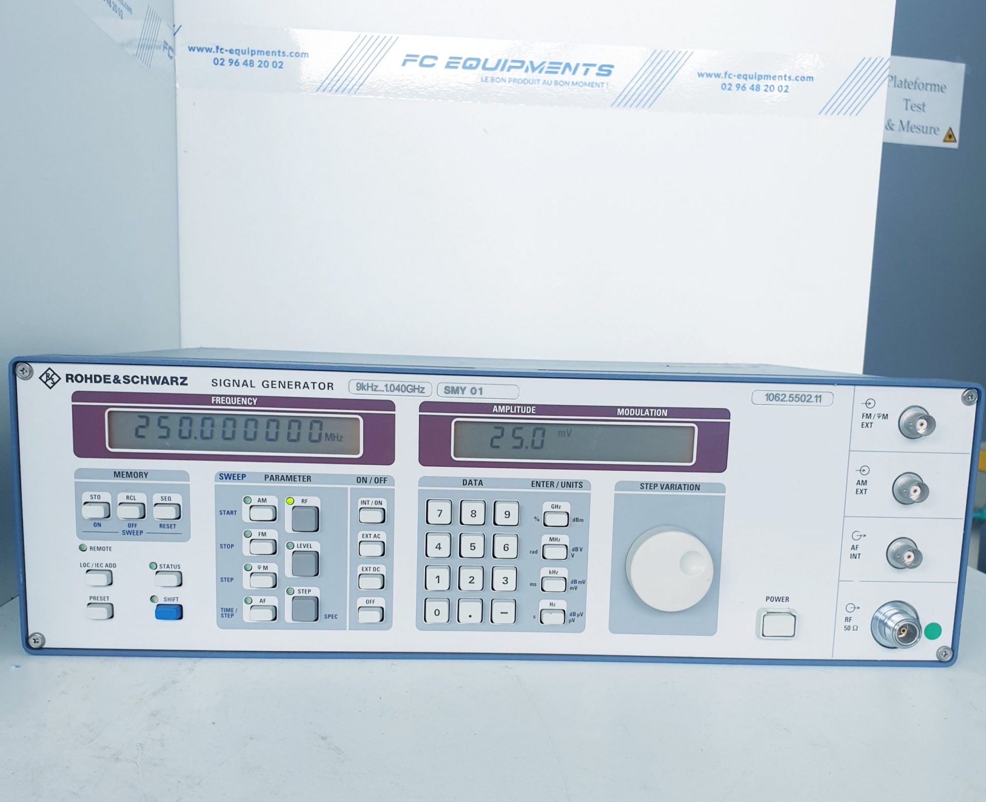 Smy01 - generateur de signaux - rohde and schwarz - 9khz - 1040mhz_0