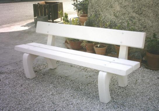 Banc public en béton 