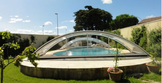 Abri piscine Roma - télescopique, motorisé, en aluminium et polycarbonate avec système anti-arrachement au vent et vitrage PMMA_0
