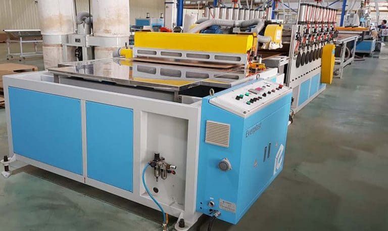 Ligne d'extrusion de panneaux de mousse WPC - Everplast avec extrudeuse EMD-110, production 200-400 kg/h_0