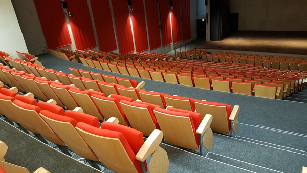 Fauteuil   d'amphithéâtre  à piétement latéral métallique avec Assise relevable - EUCLIDE_1