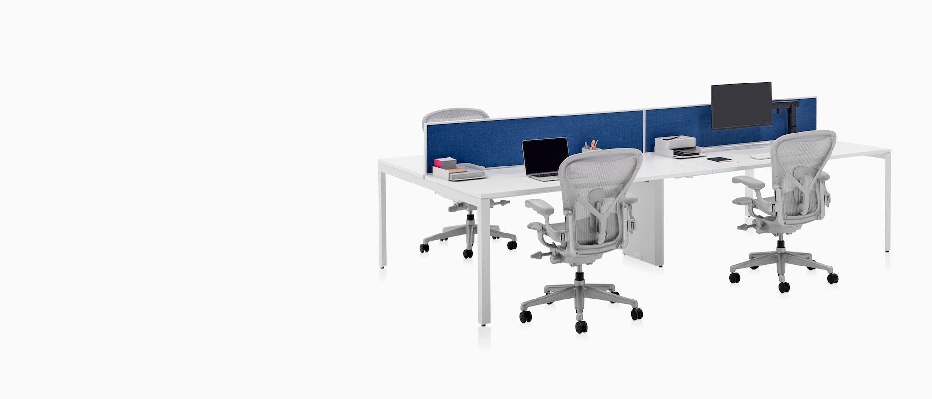 Bureau open space moderne et évolutif avec dispositifs de rangement personnalisés - Herman miller - Layout studio_0