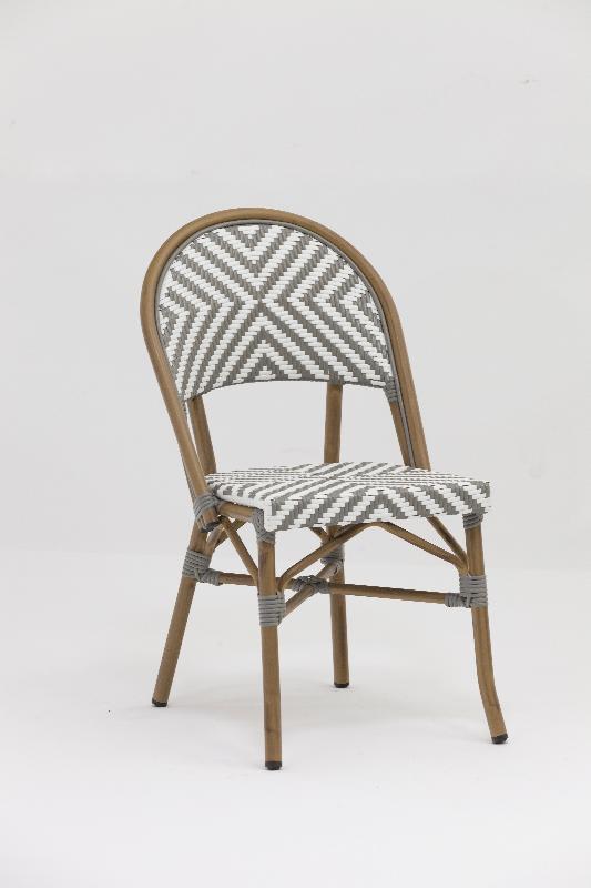 Chaise de terrasse CONTI - chevrons gris et blancs - structure aluminium rotin et assise en polyéthylène_0