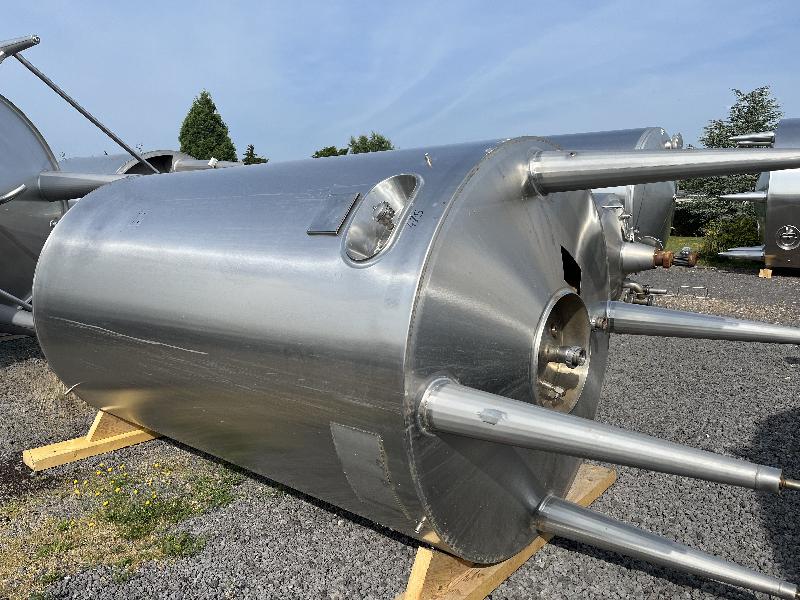 Cuve Goavec 6000 L - CUV475 avec boule de lavage, anneaux de levage et agitateurs_0