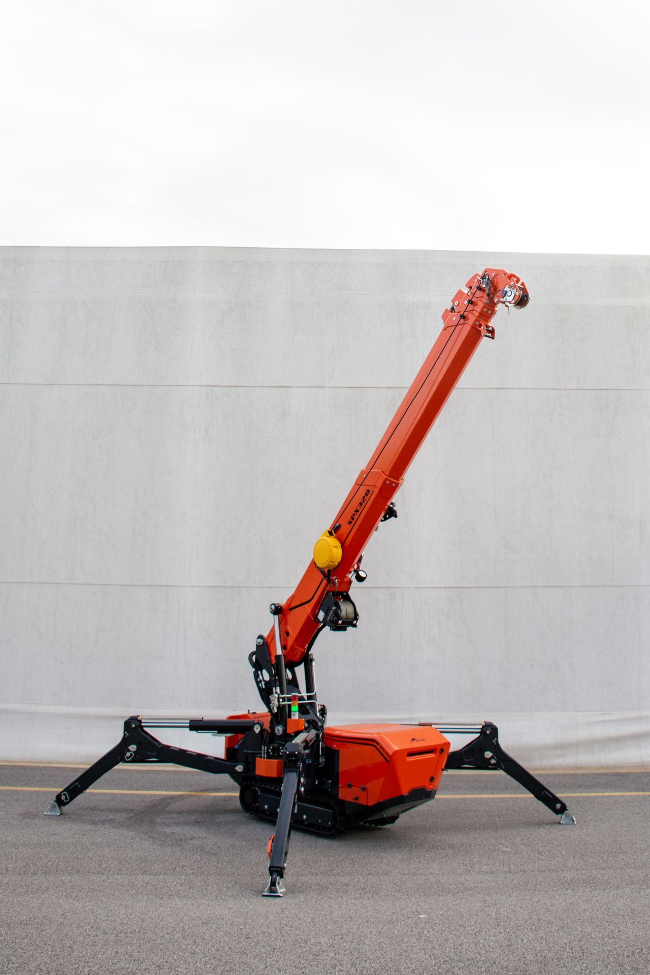 Mini-grue compacte, puissante et écologique avec une largeur de 730 mm - SPX328_1