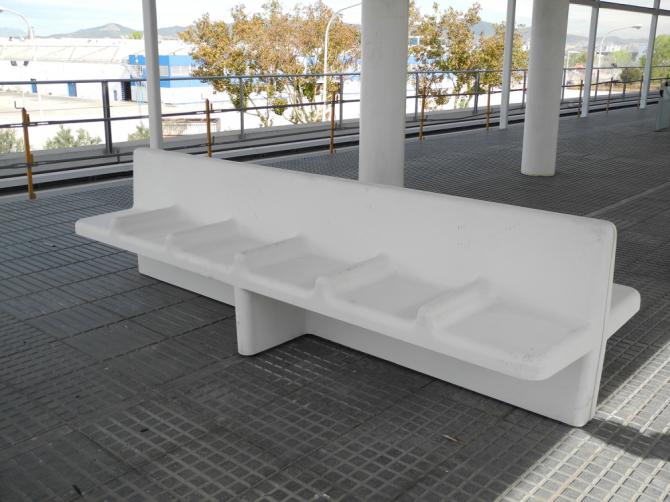 Banc en béton Nù - Banc urbain en béton armé pour espaces publics - Blanc et gris - 150 x 85 x 40 cm_0