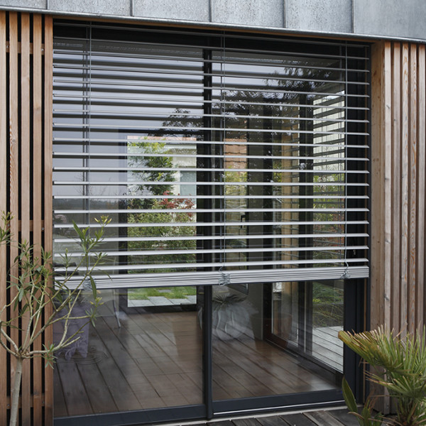 Brise-soleil orientable à lacettes - AL 80B ou AL90Z - large choix de coloris de lames et d'armatures, régulation thermique et design_0