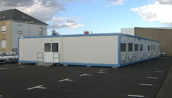 Bungalow de chantier modulaire - bureau et sanitaire - 15 à 30 m² avec hall d'accueil_0