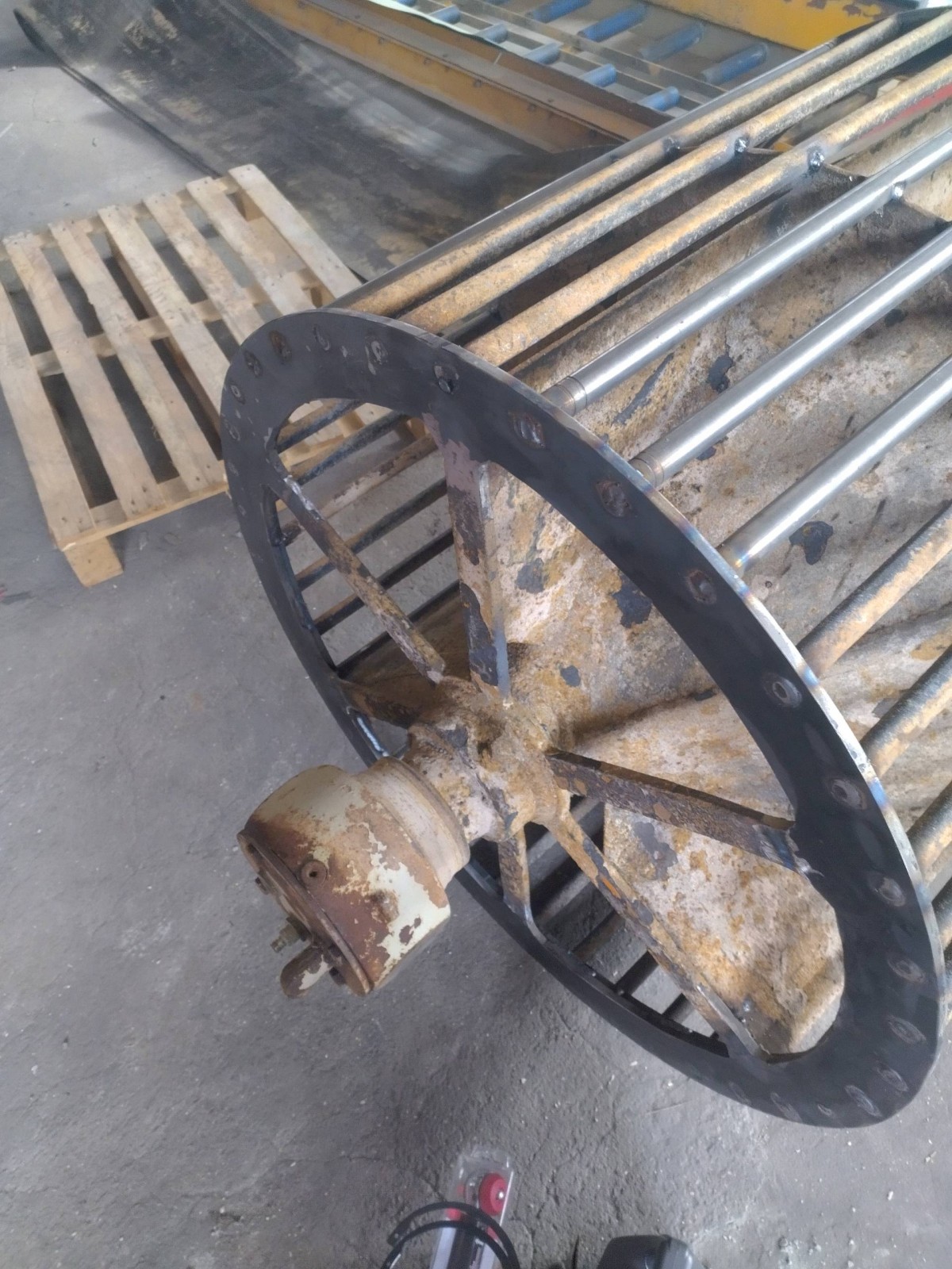 Remise en état de poulie pour cage d'écureuil dans des délais très courts, près de Beaumont-le-Roger - MTCP_0