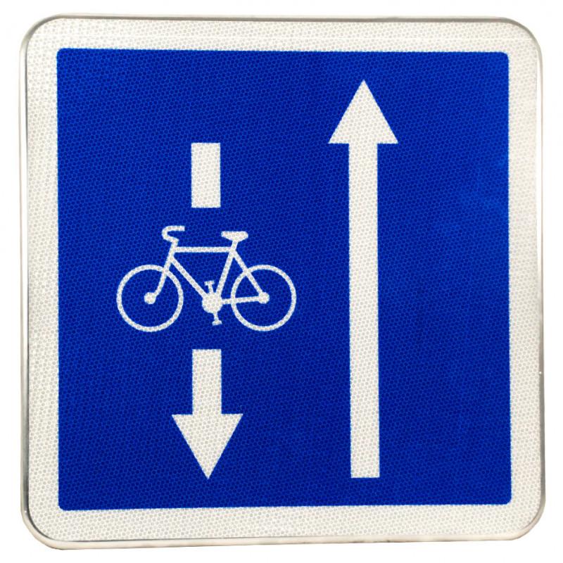 Panneau indication C24a - Conditions particulières de circulation par voie sur la route ou la chaussée suivie - Cycliste_0