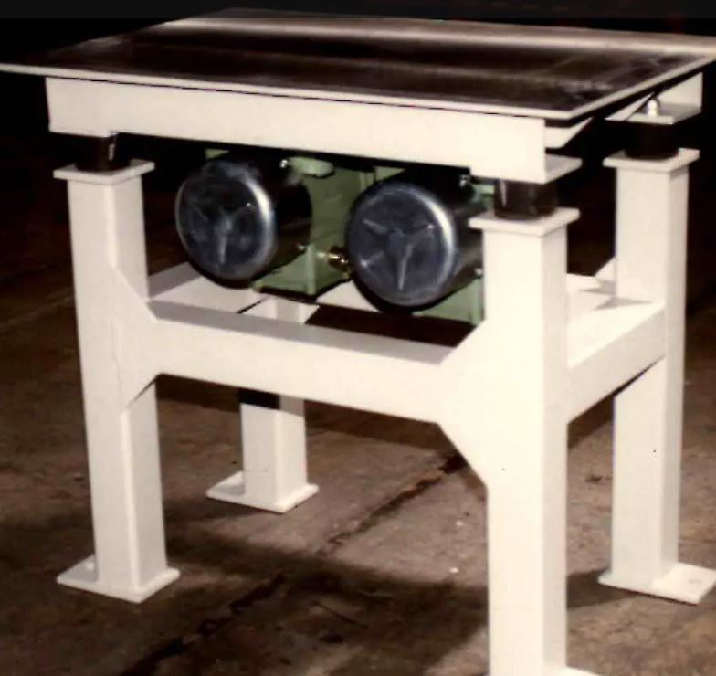 Table vibrante compacte idéale pour compacter ou décolmater du produit en vrac: béton, big bag, moule - AVITEQ_0
