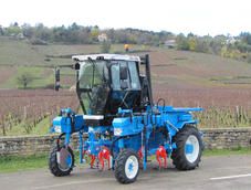 1080 - tracteur enjambeur - bobard - à 4 roues motrices à transmission hydrostatique_0