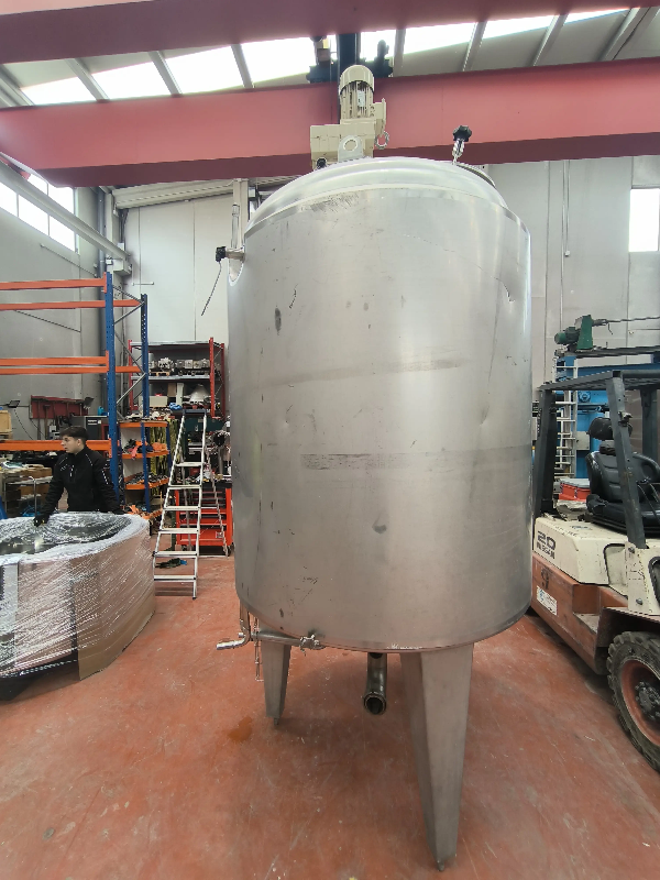 Cuve verticale en inox 304 de 2000 litres avec agitation, enveloppe et calorifuge hermétique. - référence                        :                         c13721_0