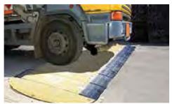 Plaque de protection de tranchée modulaire avec boulon rétractable - Sodimar - supporte 44T - éléments emboîtables_0