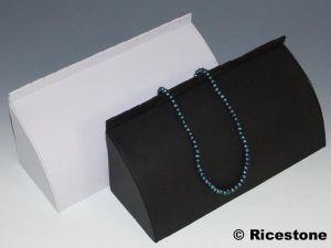 2A) PRÉSENTOIR DE CHAINES QUART DE CERCLE SIMILICUIR.
