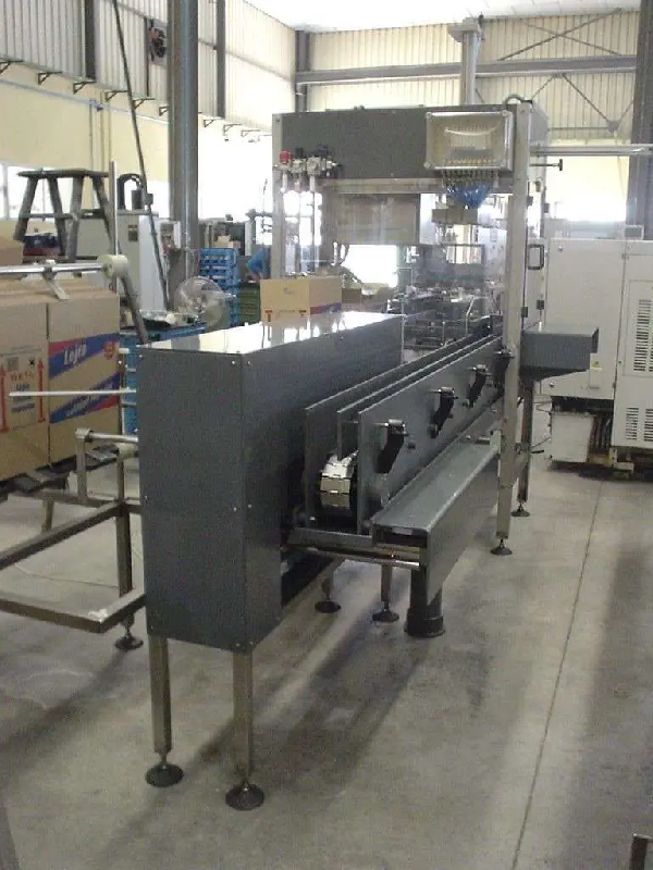 Machine de formage, d'emballage et de scellement de boites d'occasion_0