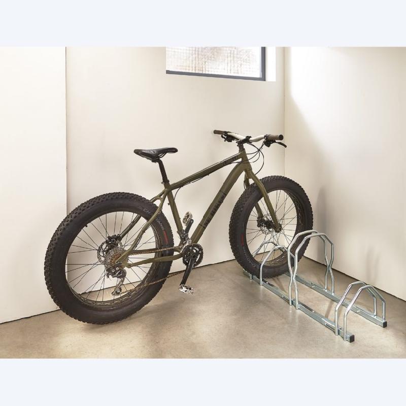Râtelier 3 vélos sur 2 niveaux « Fat Bike » pour pneus de 4,8 pouces de large maxi et réglable jusqu'à 122mm_0