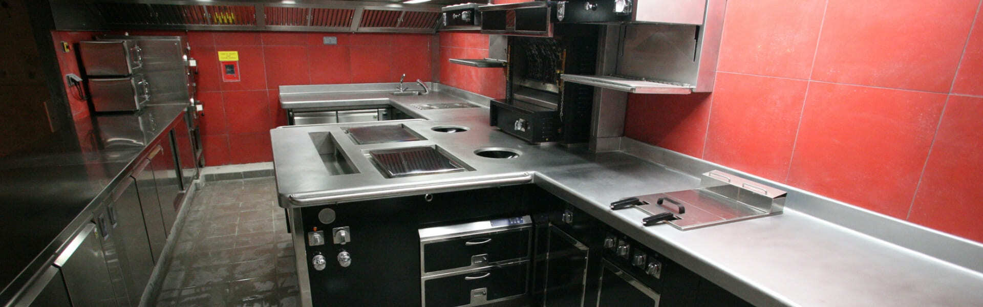 Fourneau professionnel sur mesure pour cuisine haut de gamme_1