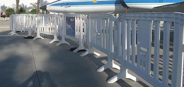 Barrières plastiques blanches - Vente ou location - Traitées anti-UV pour une bonne esthétique_0