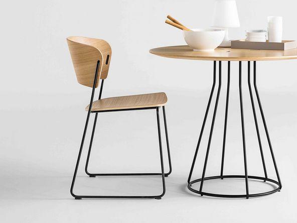 Lot de 4 chaises polyvalentes Arc assise bois et structure métal colorée_0