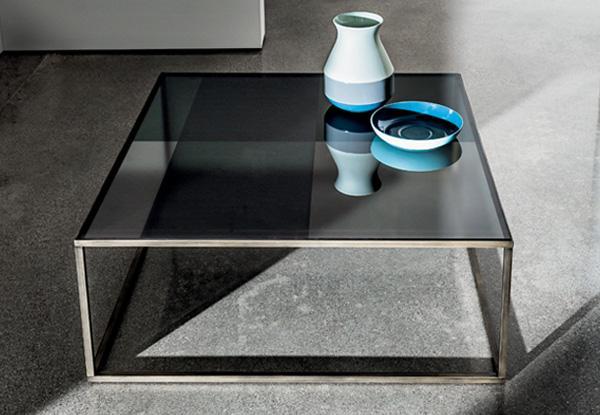 Table basse Quadro - structure métal laqué moka ou laiton poli - plateau en verre fumé avec motif géométrique_0