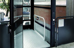 Élévateurs PMR - modèle Steppy - plateforme élévatrice polyvalente pour gaine fermée ou pylône_0