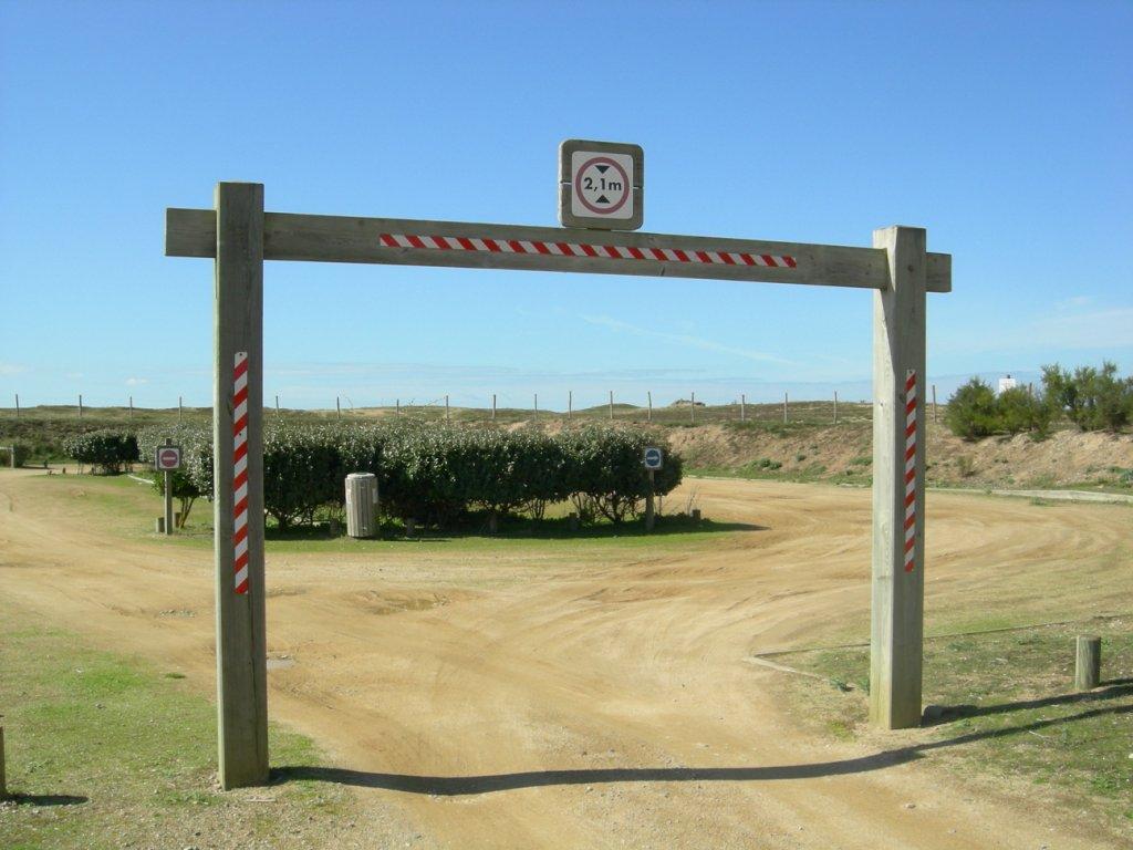 Portique de sécurité en bois exotique ou pin traité avec des largeurs de 3 à 5 m_0