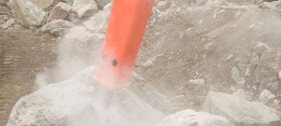 Brise-roches hydrauliques gamme moyenne - Sandvik - pistons et outils optimisés pour une efficacité maximale_0