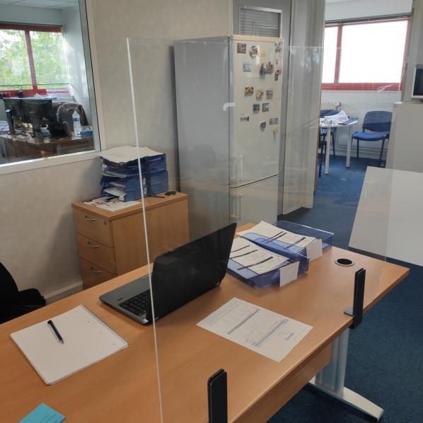 Écran de protection plexi - Format 800 x 800 mm - Marque Rolléco - Disponible en 3 longueurs_0