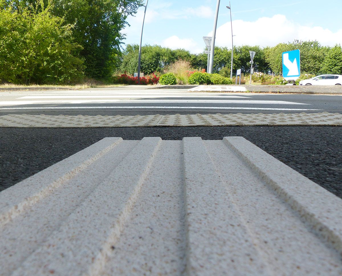 Milan granitée bande de guidage à coller ou autocollante - oré peinture - epaisseur 8 mm_0