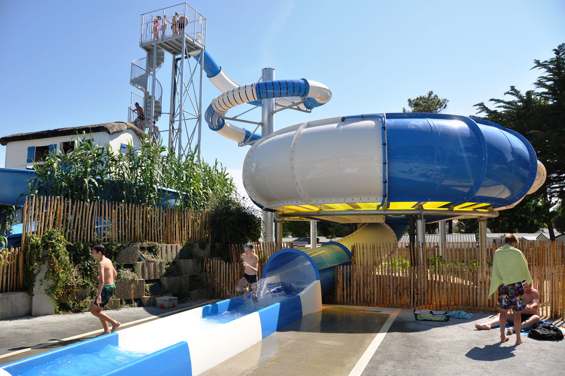 Toboggan aquatique : space hole et aquatube_0